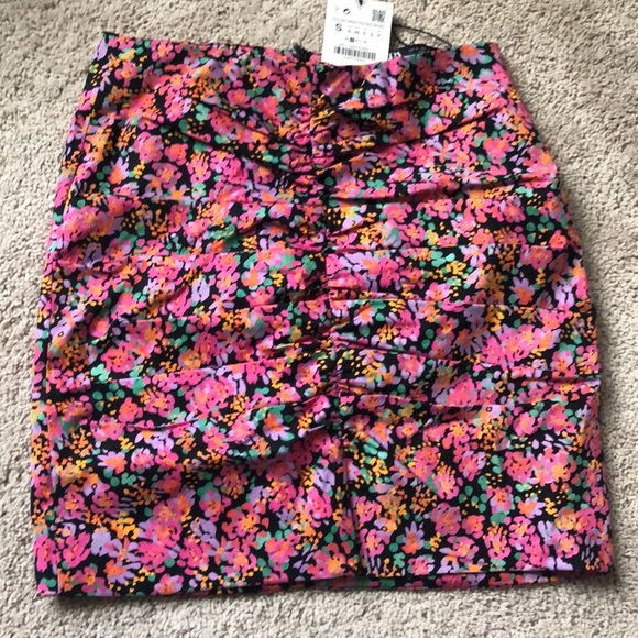 New!!!! Zara draped mini skirt. Last one!!!! - Picture 6 of 8